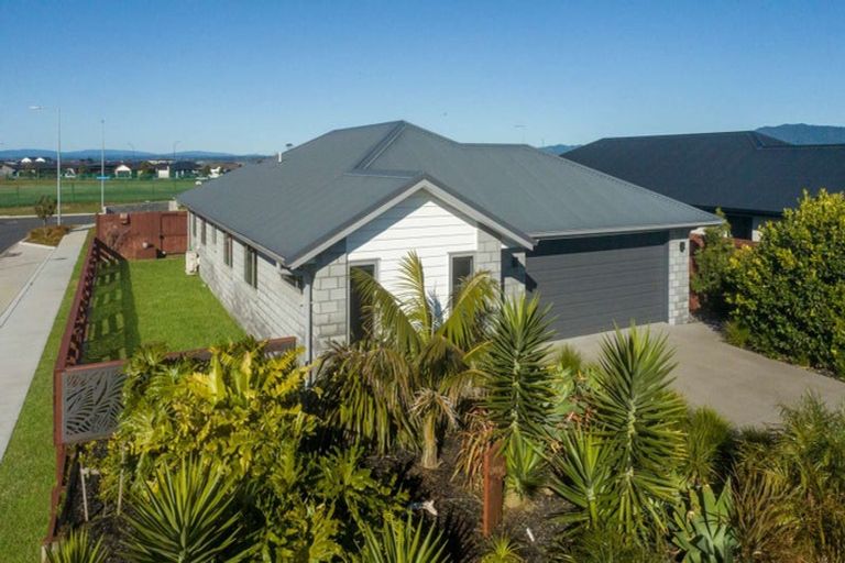 Photo of property in 32 Sabre Street, Papamoa Beach, Papamoa, 3118