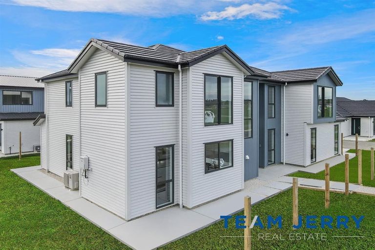 Photo of property in 2 Gertrude Cole Road, Clarks Beach, 2122