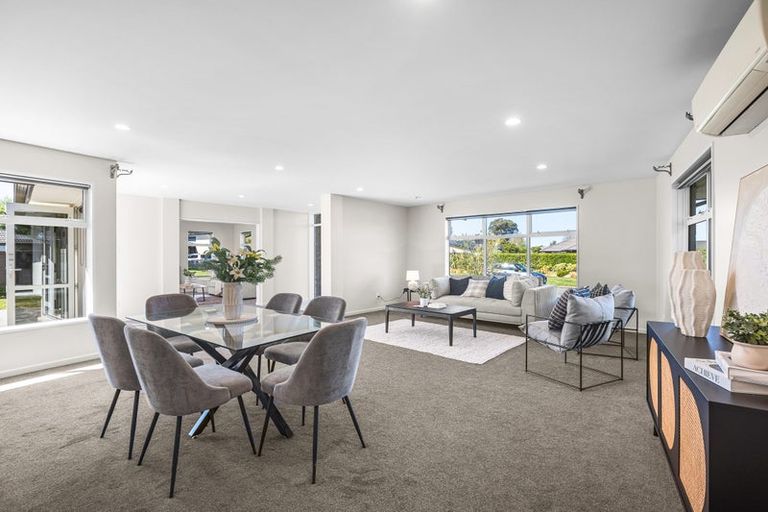 Photo of property in 30 Davaar Crescent, Broomfield, Christchurch, 8042