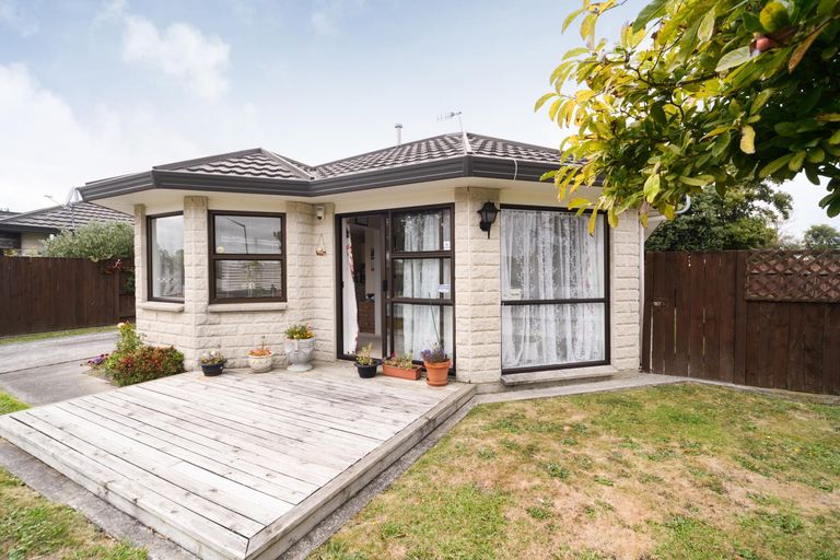 Photo of property in 2 Belvedere Crescent, Takaro, Palmerston North, 4412