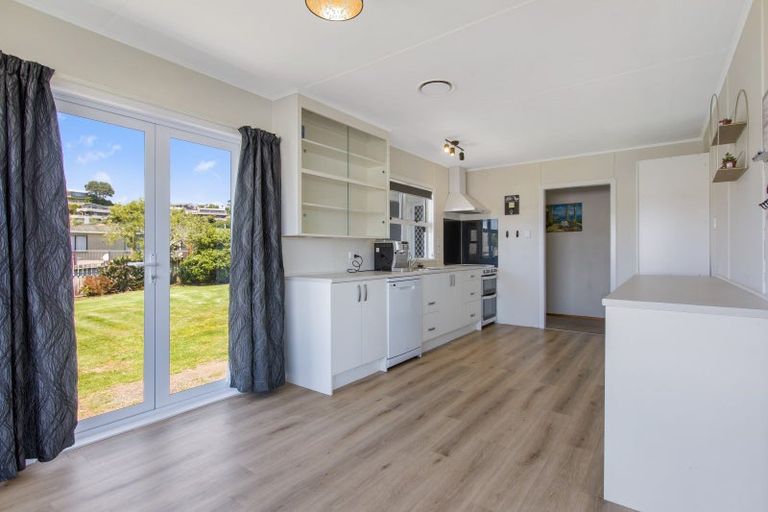 Photo of property in 14 Rospeath Crescent, Spotswood, New Plymouth, 4310