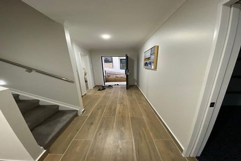 Photo of property in 4223c Great North Road, Glendene, Auckland, 0602