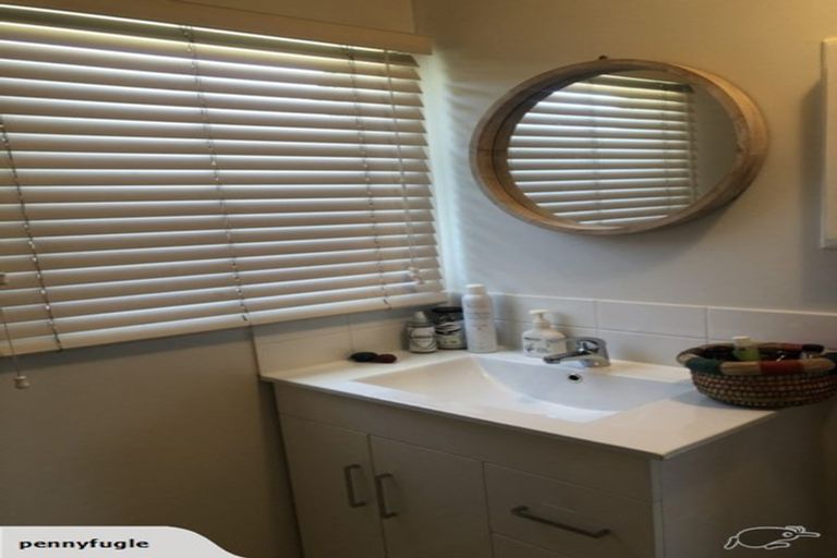 Photo of property in 2/17 Stratford Avenue, Milford, Auckland, 0620