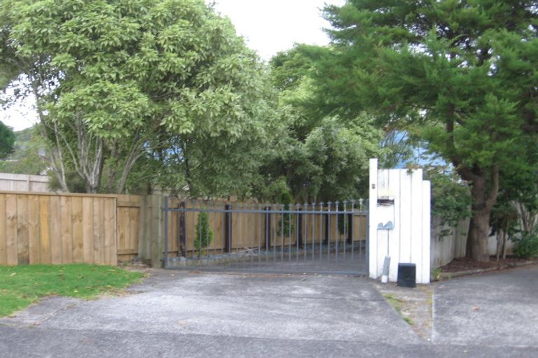 Photo of property in 8 Truscott Place, West Harbour, Auckland, 0618