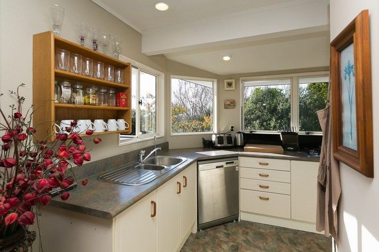 Photo of property in 29 Karaka Street, Merrilands, New Plymouth, 4312