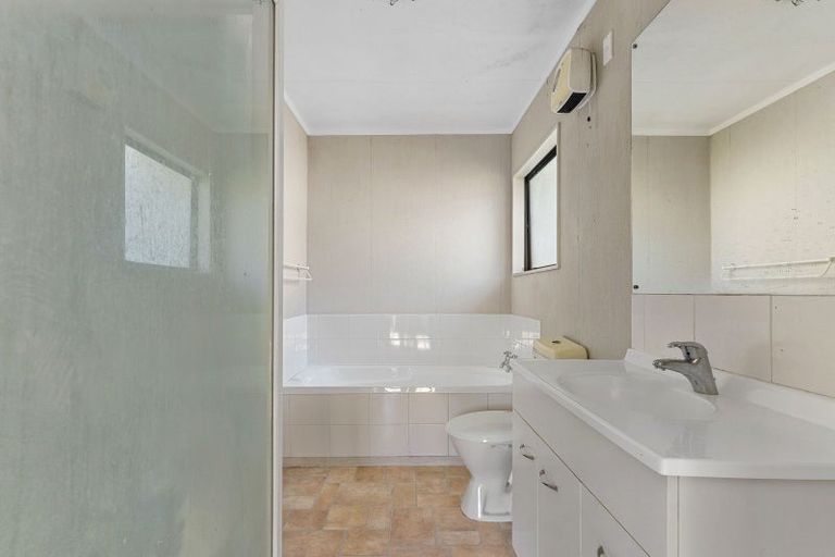 Photo of property in 2/9 Edmund Hillary Avenue, Papakura, 2110