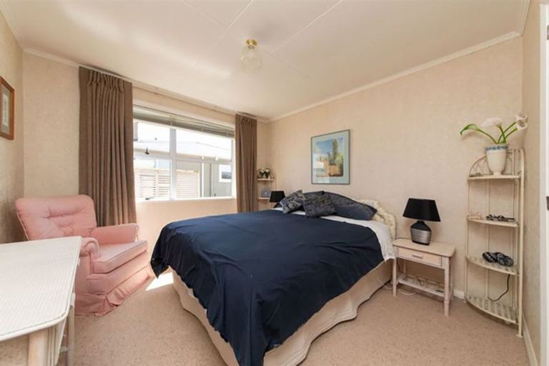 Photo of property in 16 Ilford Place, Awapuni, Palmerston North, 4412