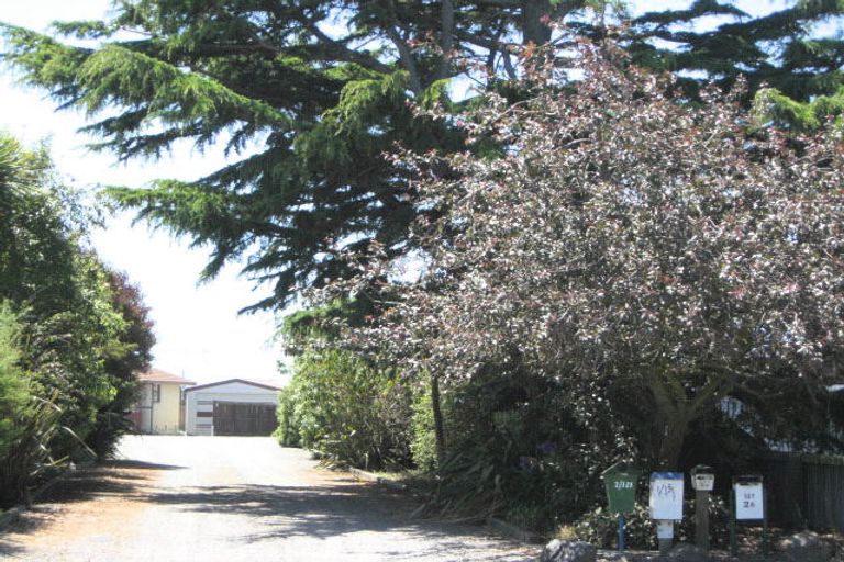 Photo of property in 2/121a Shortland Street, Wainoni, Christchurch, 8061