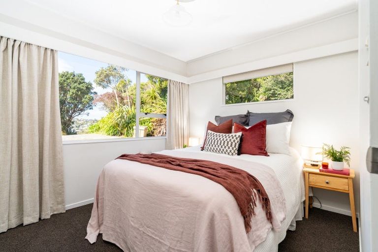 Photo of property in 11 Selkirk Way, Karori, Wellington, 6012