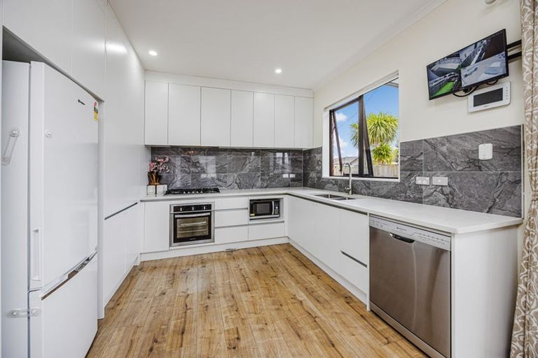 Photo of property in 12 Millfield Lane, Papakura, 2110