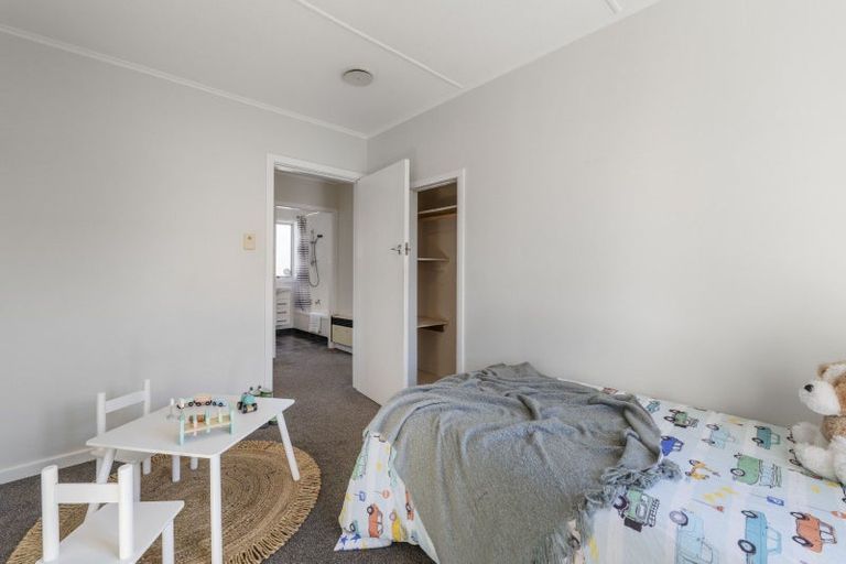 Photo of property in 94 Omata Road, Marfell, New Plymouth, 4310