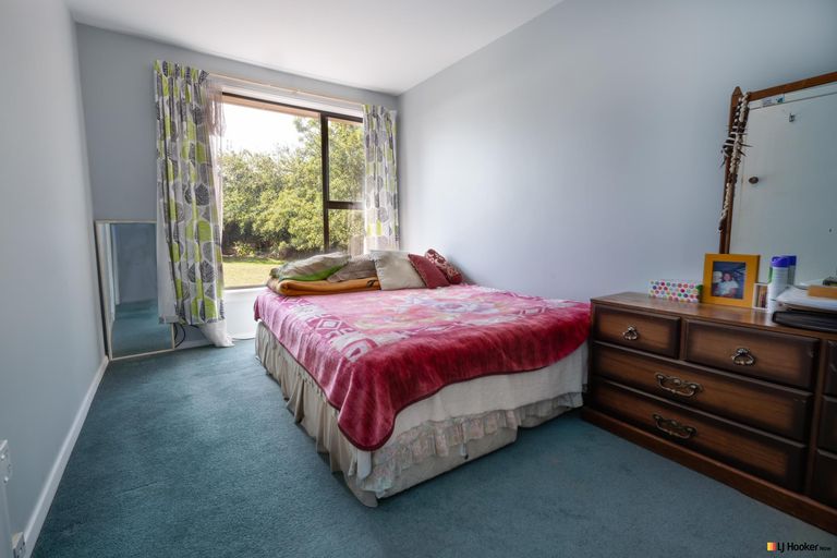 Photo of property in 15 Merrington Crescent, Aranui, Christchurch, 8061