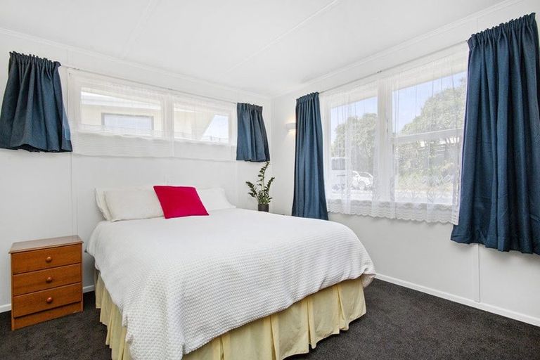 Photo of property in 5 Cara Crescent, Paparangi, Wellington, 6037