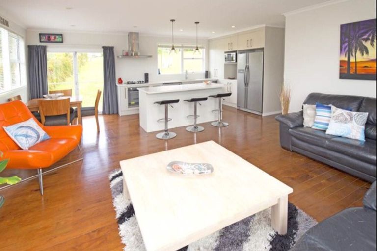 Photo of property in 11 Blanc Road, Silverdale, 0932