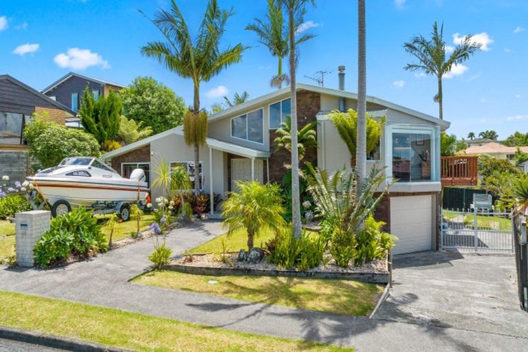 Photo of property in 44 Westpark Drive, West Harbour, Auckland, 0618