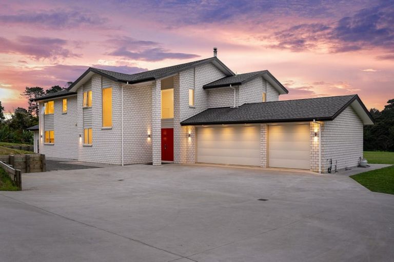 Photo of property in 15 Nola Road, Oratia, Auckland, 0604