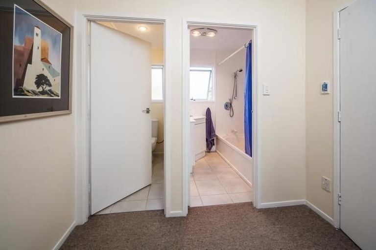 Photo of property in 2/8 Wickstead Place, Massey, Auckland, 0614