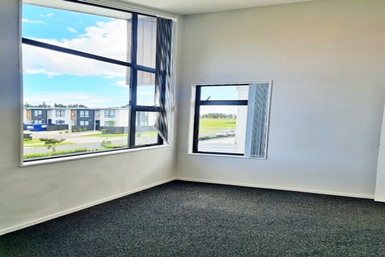 Photo of property in 5 Courage Road, Papakura, 2110