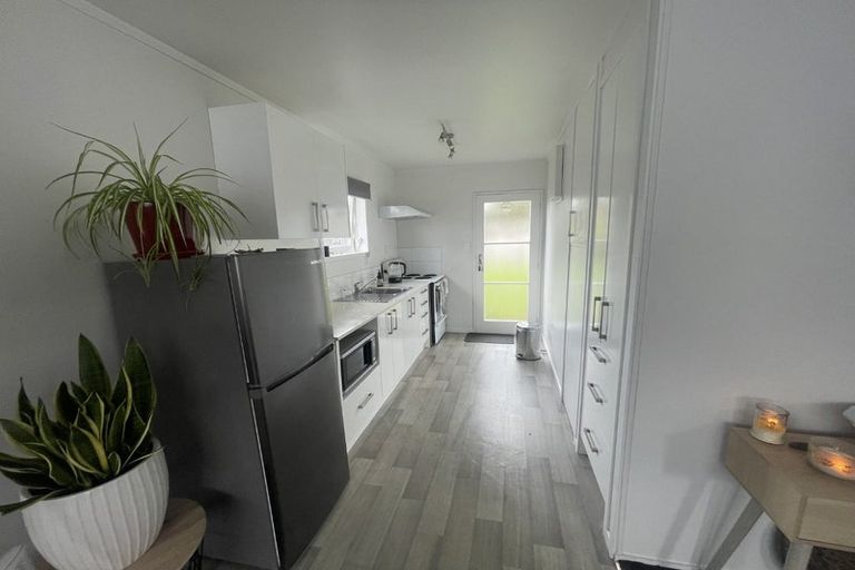 Photo of property in 2/27 Roberts Road, Te Atatu South, Auckland, 0610