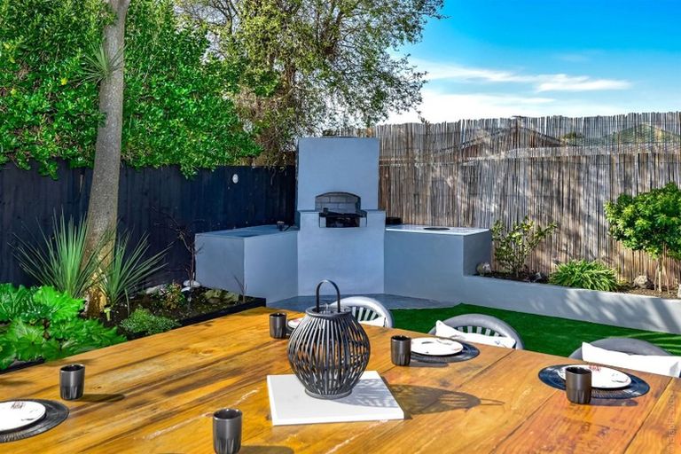 Photo of property in 43 Effingham Street, North New Brighton, Christchurch, 8083