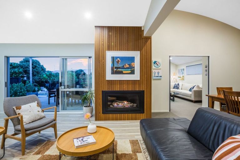 Photo of property in 141 Field Way, Waikanae Beach, Waikanae, 5036