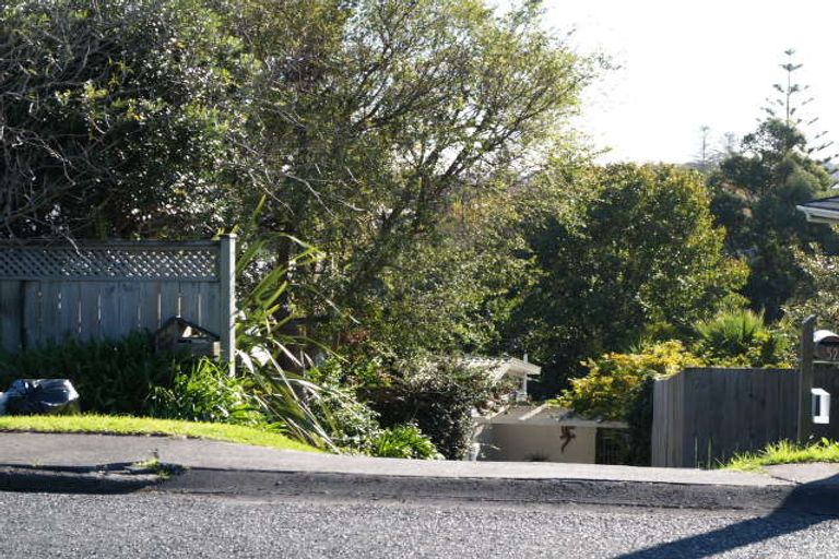 Photo of property in 2/52 Litten Road, Cockle Bay, Auckland, 2014
