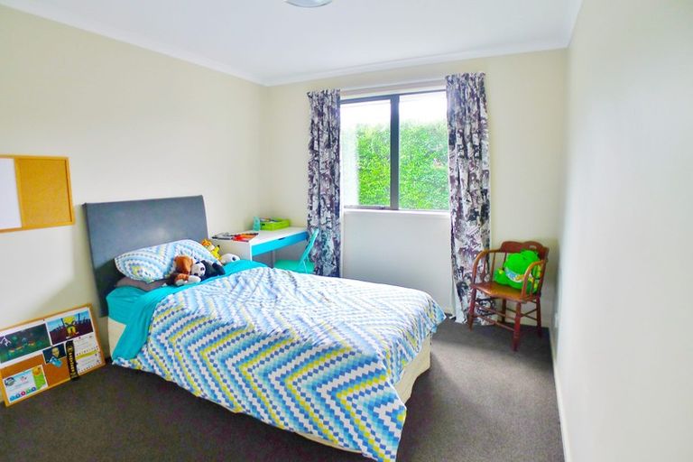 Photo of property in 2 Renata Crescent, Te Atatu Peninsula, Auckland, 0610