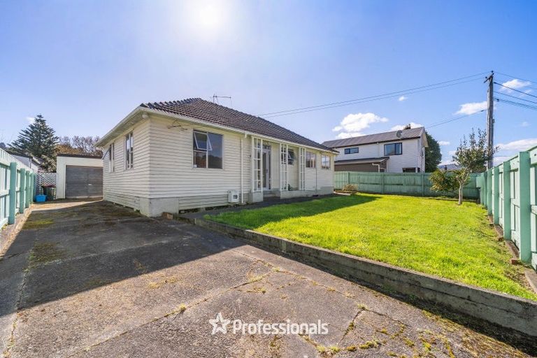 Photo of property in 17 Molesworth Street, Taita, Lower Hutt, 5011
