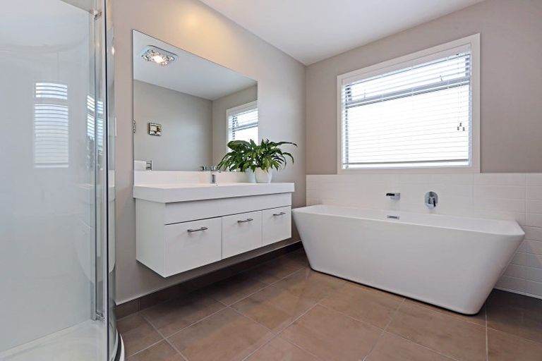 Photo of property in 16 Wanaka Place, Poraiti, Napier, 4112