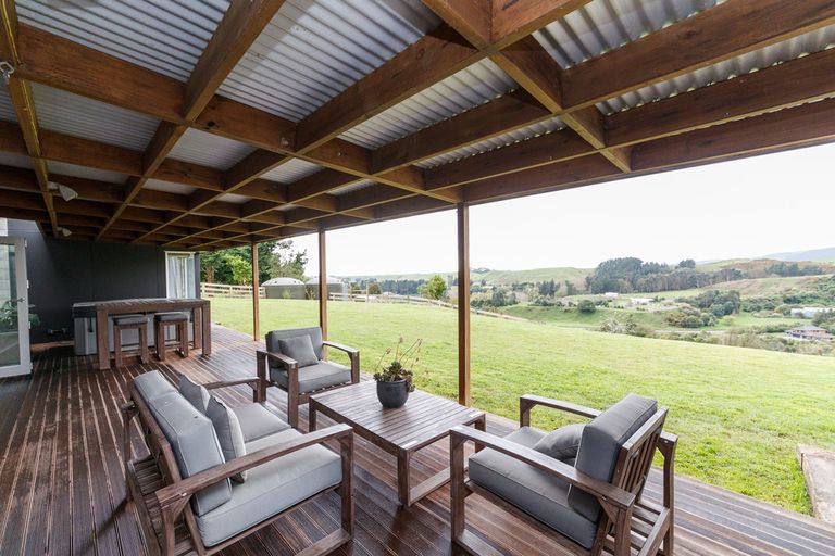 Photo of property in 62 Kereru Drive, Turitea, Palmerston North, 4472