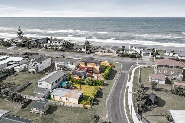 Photo of property in 20 Pukehina Parade, Pukehina, Te Puke, 3189