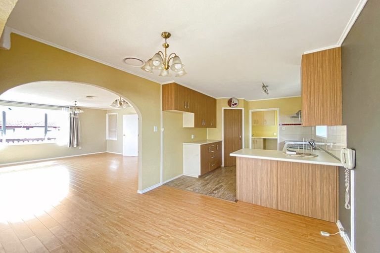 Photo of property in 28 Lewisham Street, Highland Park, Auckland, 2010