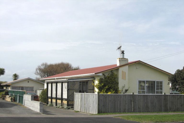 Photo of property in 4 Polson Street, Castlecliff, Whanganui, 4501