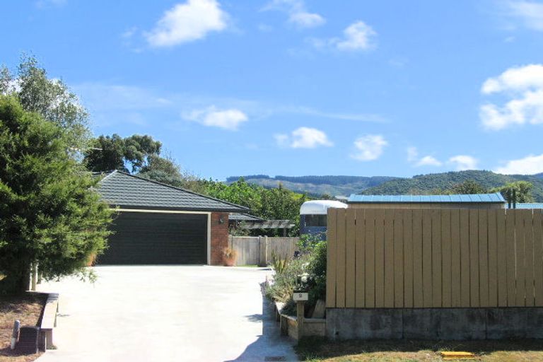 Photo of property in 2 Pearl Grove, Birchville, Upper Hutt, 5018