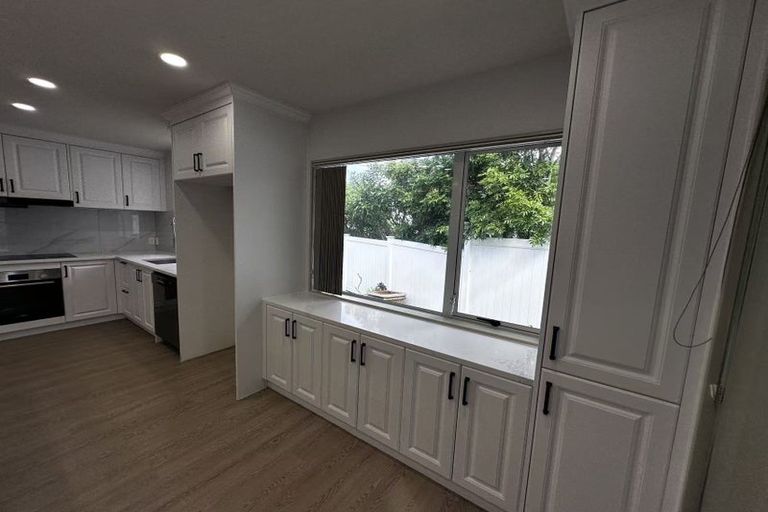 Photo of property in 41a Lynwood Road, New Lynn, Auckland, 0600