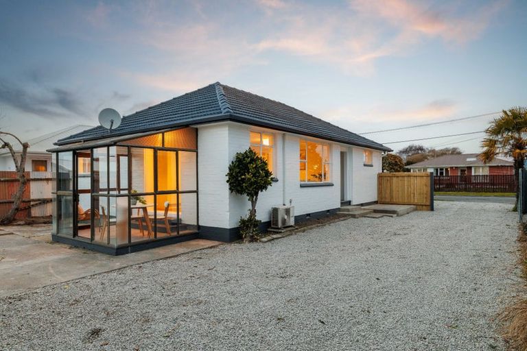 Photo of property in 15 Lyndhurst Crescent, Aranui, Christchurch, 8061