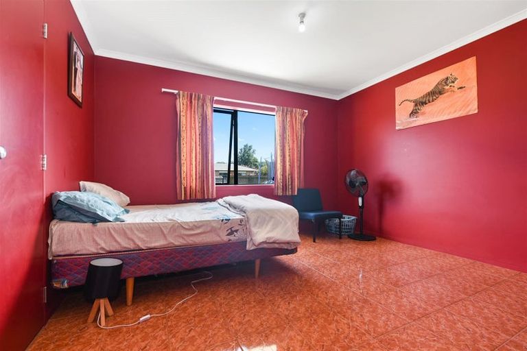 Photo of property in 1 Corsair Place, Melville, Hamilton, 3206
