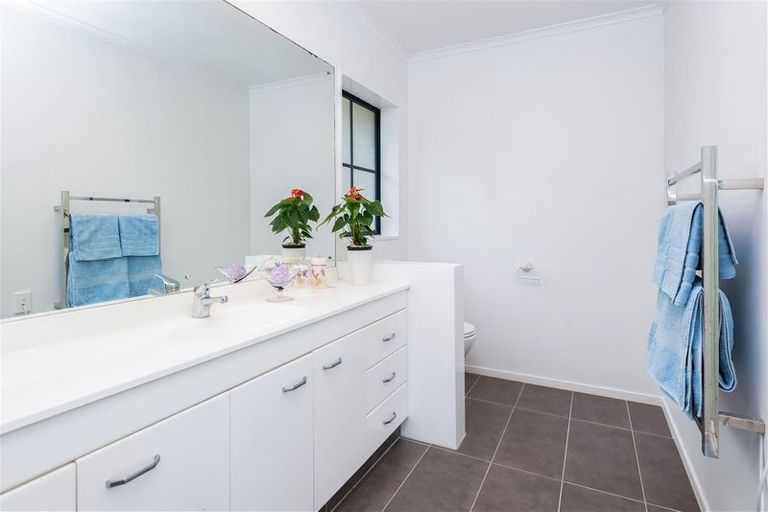 Photo of property in 8 Highgate Place, Somerville, Auckland, 2014