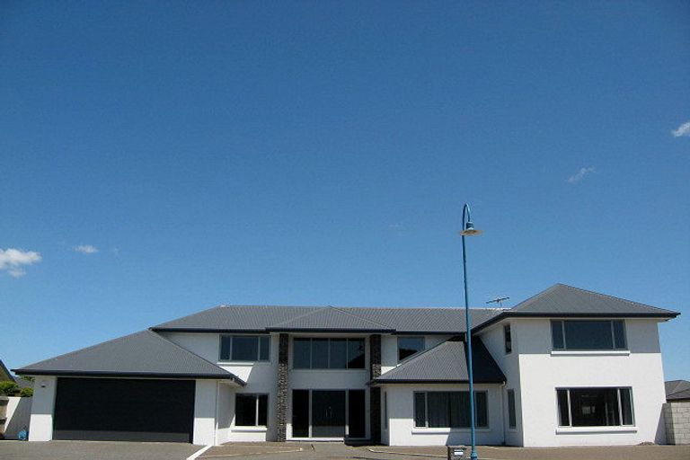 Photo of property in 86 Willowview Drive, Redwood, Christchurch, 8051