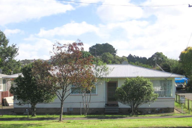 Photo of property in 135 Henderson Valley Road, Henderson, Auckland, 0612