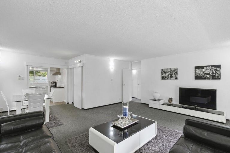 Photo of property in Standen Court, 1/90 Karori Road, Karori, Wellington, 6012