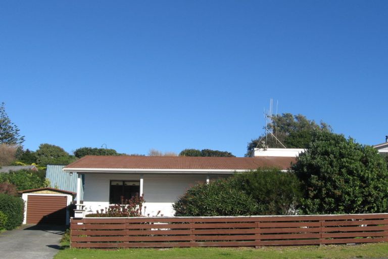 Photo of property in 39 Koromiko Street, Otaki Beach, Otaki, 5512