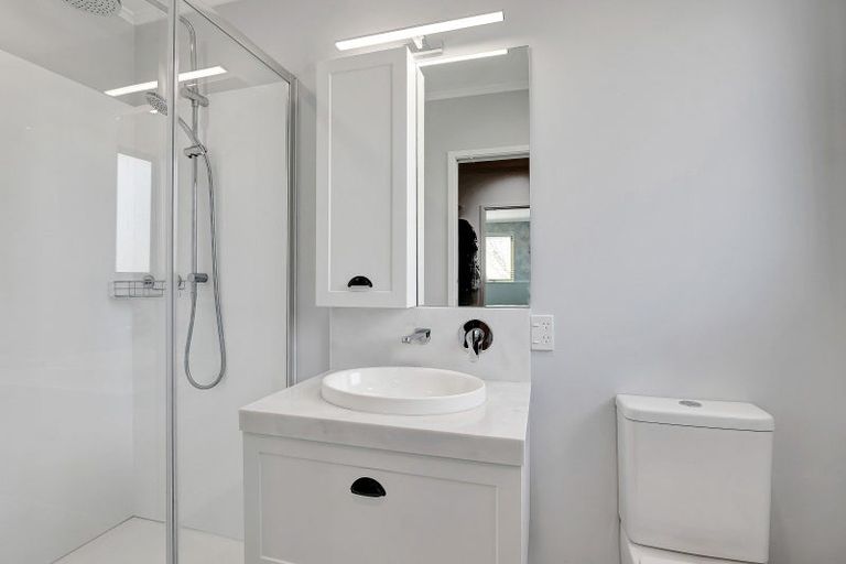 Photo of property in 11 Leatham Avenue, Strandon, New Plymouth, 4312