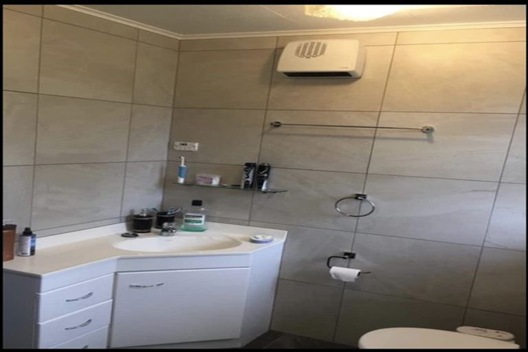 Photo of property in 11 Lynda Avenue, Paparangi, Wellington, 6037