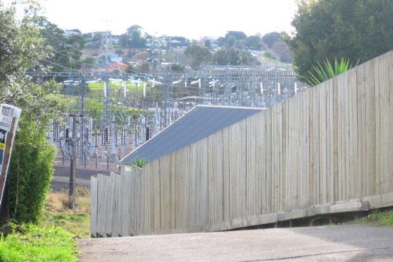 Photo of property in 21 Lilburn Crescent, Massey, Auckland, 0614