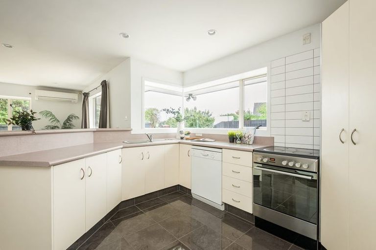 Photo of property in 8 Fieldmoor Place, Parklands, Christchurch, 8083