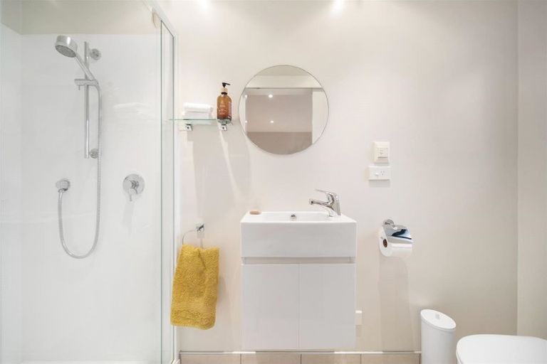 Photo of property in 77 Oregon Drive, Kelvin Heights, Queenstown, 9300