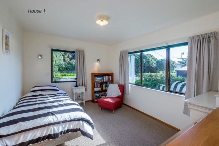 Photo of property in 17 Heperi Street, Waikanae Beach, Waikanae, 5036