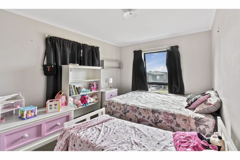 Photo of property in 22 Kaimoana Street, Weymouth, Auckland, 2103