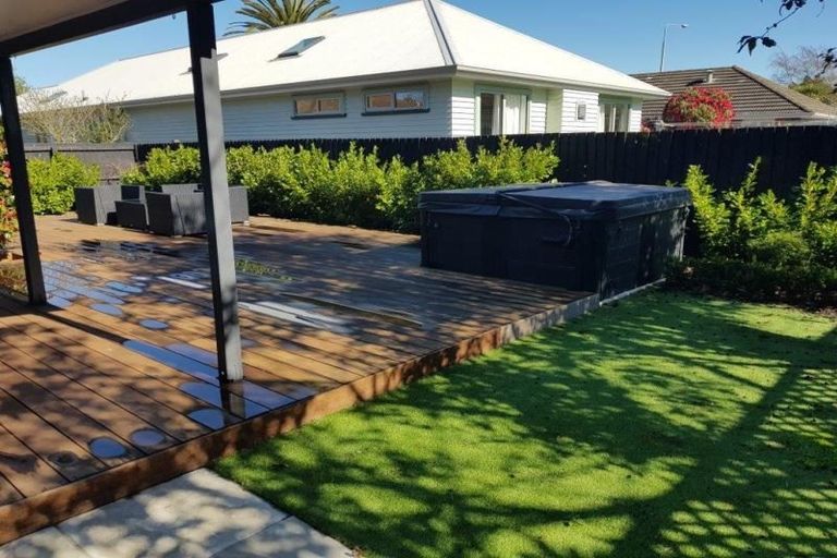 Photo of property in 98a Memorial Avenue, Ilam, Christchurch, 8053